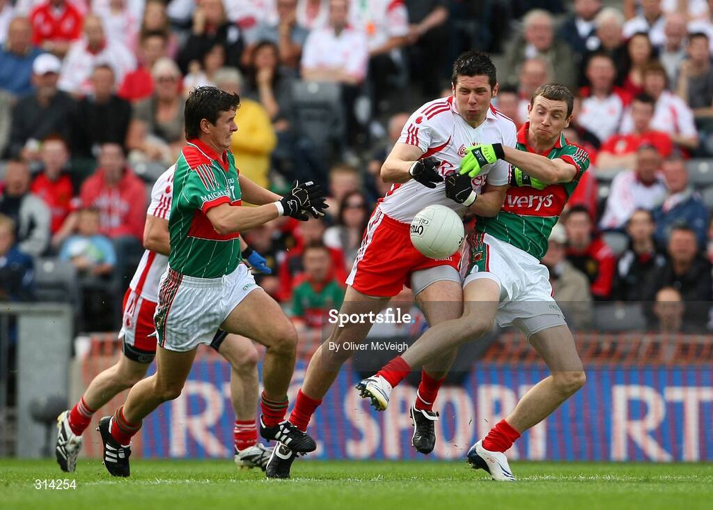 2 August 2008; Sean Cavanagh, Tyrone, in action against Aidan Higgins and Keith Higgins, Mayo. All-Ireland Senior Football Championship Qualifier, Round 3, Tyrone v Mayo, Croke Park, Dublin. Picture credit: Oliver McVeigh / SPORTSFILE