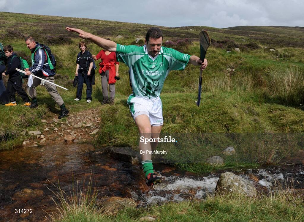2 August 2008; Brendan Cummins jumps over a small stream during the closing stages of the 2008 M Donnelly Poc Fada. Annaverna Mountain, Ravensdale, Co. Louth. Picture credit: Pat Murphy / SPORTSFILE