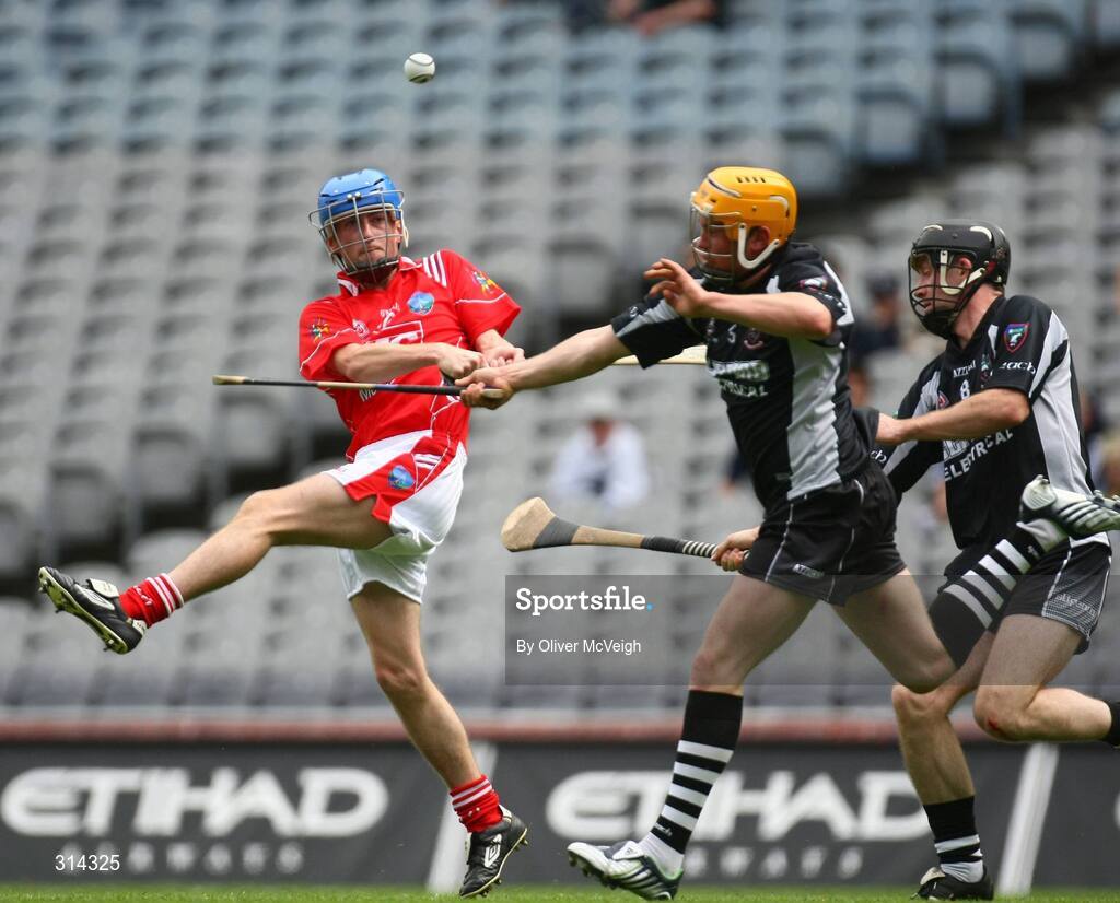 3 August 2008; Ronan Byrne, Louth, in action against Sligo players Dermot Clarke, centre, and John Mullins. Nicky Rackard Cup Final, Louth v Sligo, Croke Park, Dublin. Picture credit: Oliver McVeigh / SPORTSFILE