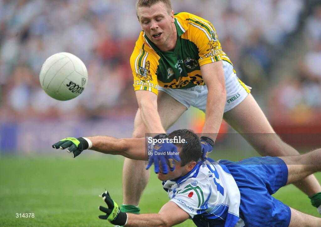 3 August 2008; Stephen Gollogly, Monaghan, in action against Tomas O'Se, Kerry. All-Ireland Senior Football Championship Qualifier, Round 3, Kerry v Monaghan, Croke Park, Dublin. Picture credit: David Maher / SPORTSFILE