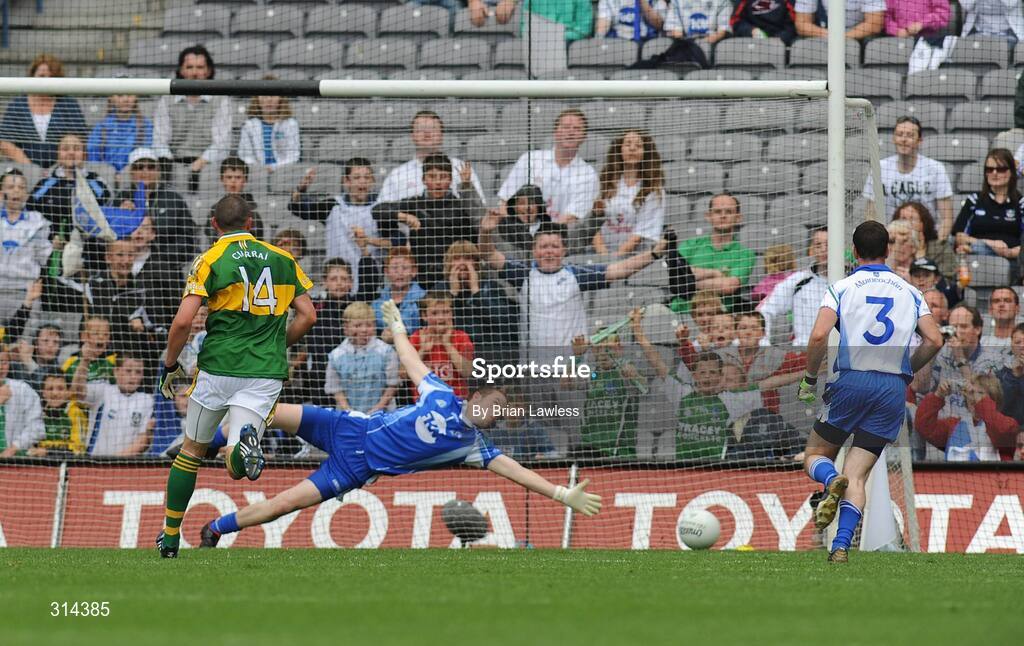 3 August 2008; Kerry's Colm Cooper watches as his penalty kick goes wide. All-Ireland Senior Football Championship Qualifier, Round 3, Kerry v Monaghan, Croke Park, Dublin. Picture credit: Brian Lawless / SPORTSFILE