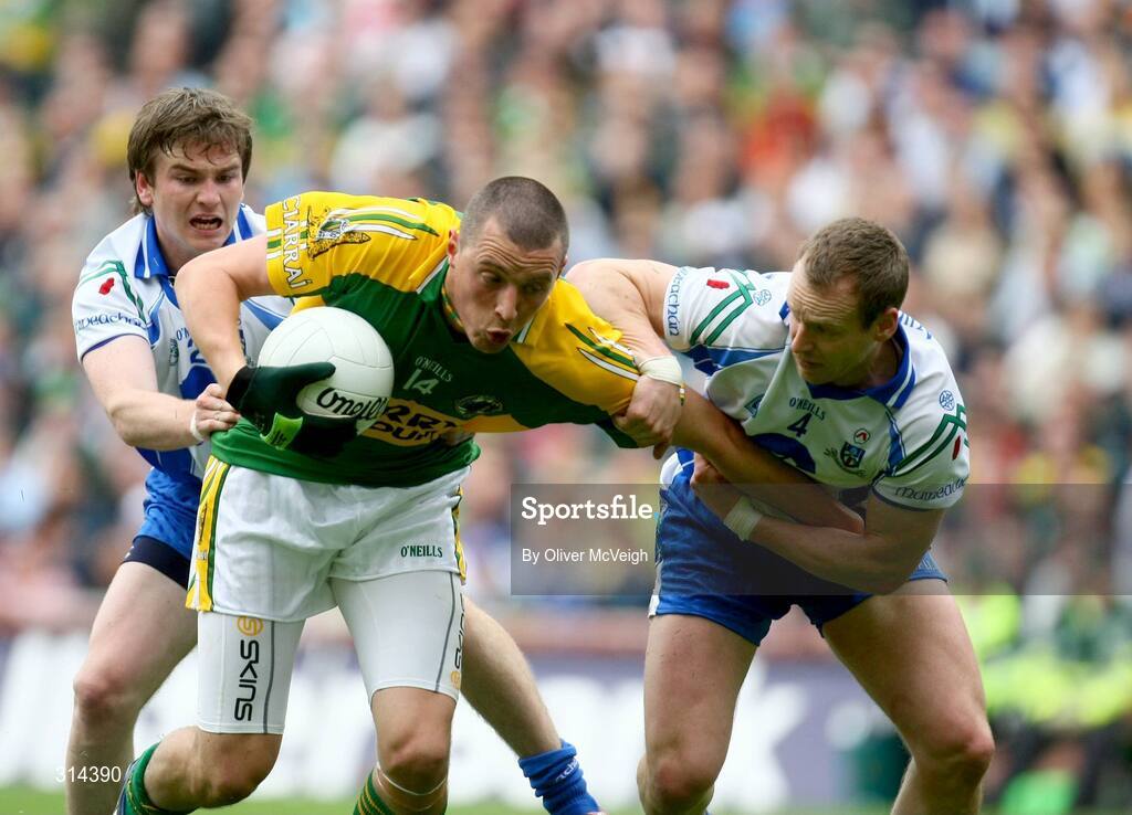3 August 2008; Kieran Donaghy, Kerry, in action against Dessie Mone and Dermot McArdle, Monaghan. All-Ireland Senior Football Championship quallifier, Round 3, Kerry v Monaghan, Croke Park, Dublin. Picture credit: Oliver McVeigh / SPORTSFILE