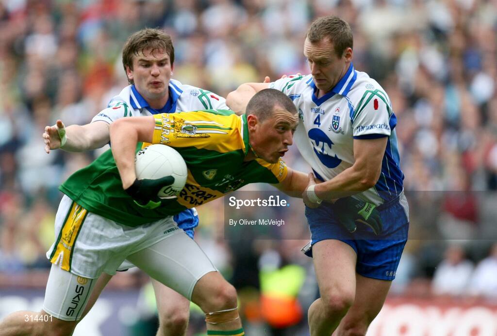 3 August 2008; Kieran Donaghy, Kerry, in action against Dessie Mone and Dermot McArdle, Monaghan. All-Ireland Senior Football Championship quallifier, Round 3, Kerry v Monaghan, Croke Park, Dublin. Picture credit: Oliver McVeigh / SPORTSFILE