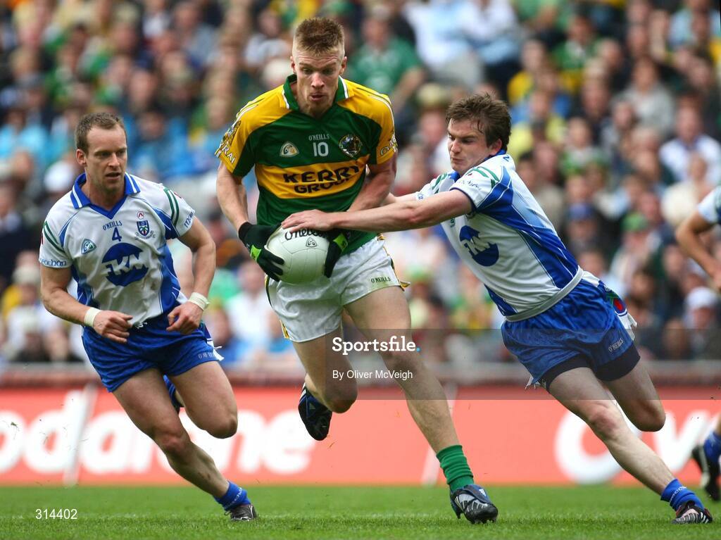 3 August 2008; Tommy Walsh, Kerry, in action against Dermot McArdle, left, and Dessie Mone, Monaghan. All-Ireland Senior Football Championship Qualifier, Round 3, Kerry v Monaghan, Croke Park, Dublin. Picture credit: Oliver McVeigh / SPORTSFILE