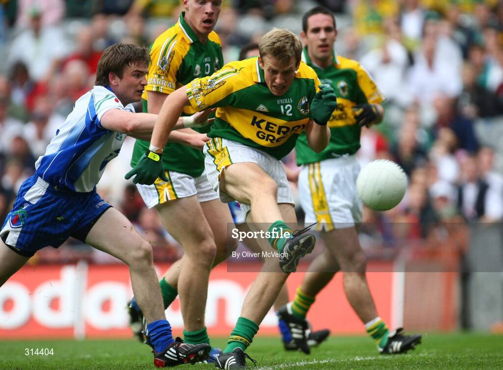 3 August 2008; Donnacha Walsh, Kerry, in action against Dessie Mone, Monaghan. All-Ireland Senior Football Championship Qualifier, Round 3, Kerry v Monaghan, Croke Park, Dublin. Picture credit: Oliver McVeigh / SPORTSFILE