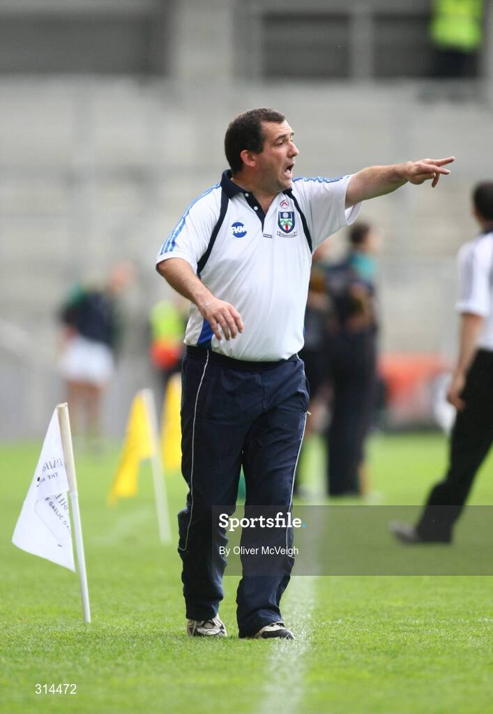 3 August 2008; Monaghan manager Seamus McEnaney issues instructions from the line. All-Ireland Senior Football Championship Qualifier, Round 3, Kerry v Monaghan, Croke Park, Dublin. Picture credit: Oliver McVeigh / SPORTSFILE