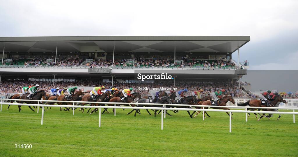 28 July 2008; A general view of the opening race of the Galway Racing Festival. Galway Racing Fesitval - Monday, Ballybrit, Galway. Picture credit: Stephen McCarthy / SPORTSFILE