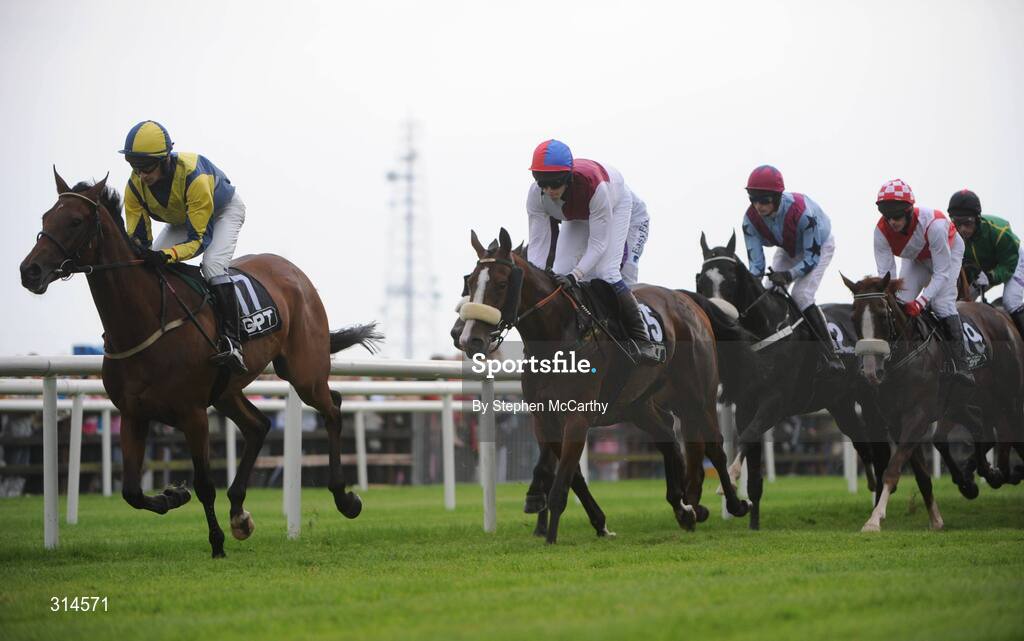 28 July 2008; Serpentaria, with Paddy Mullins up, leads the field during GPT Galway Handicap. Galway Racing Fesitval - Monday, Ballybrit, Galway. Picture credit: Stephen McCarthy / SPORTSFILE