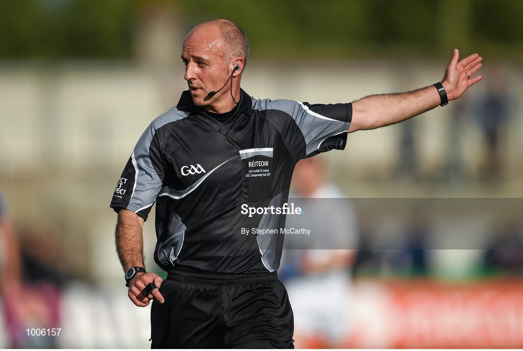 6 June 2015; Referee Cormac Reilly. Leinster GAA Football Senior Championship Quarter-Final, Kildare v Laois. O'Connor Park, Tullamore, Co. Offaly. Picture credit: Stephen McCarthy / SPORTSFILE