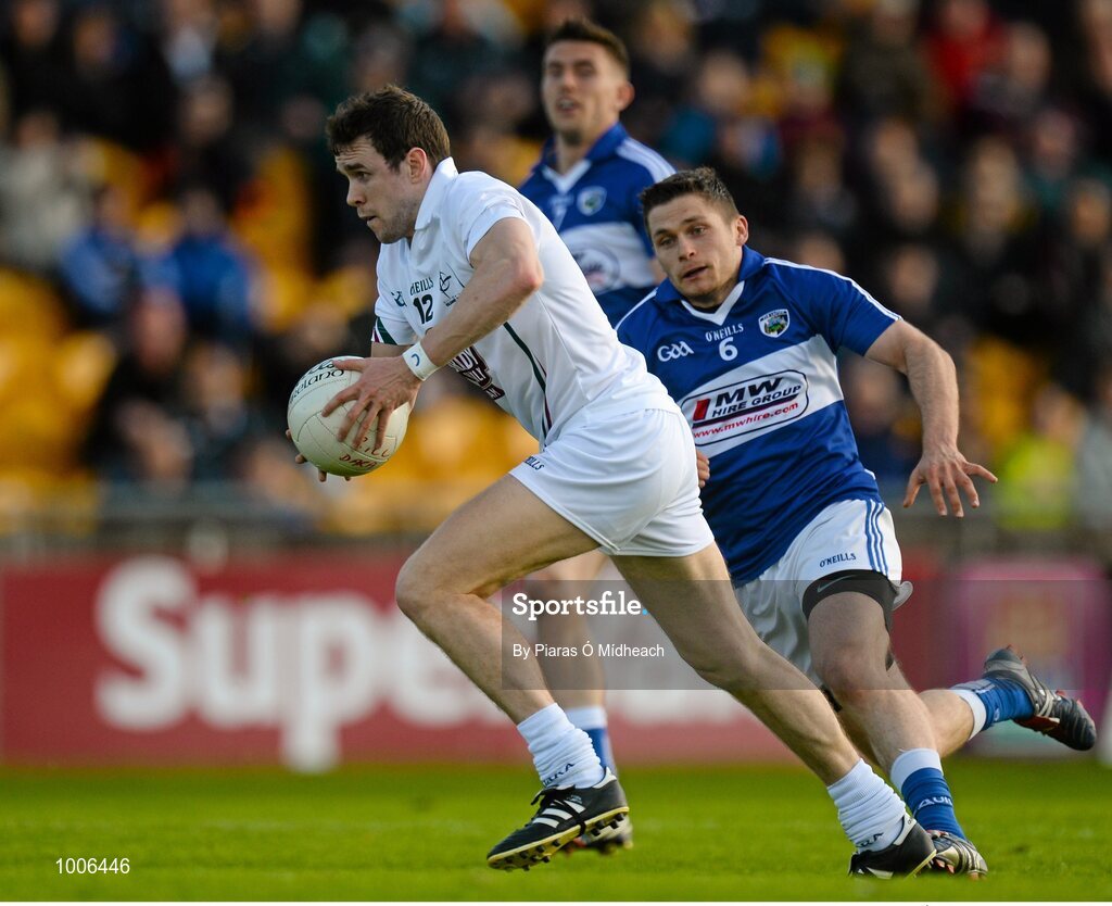 6 June 2015; Cathal McNally, Kildare, in action against Robbie Kehoe, Laois. Leinster GAA Football Senior Championship Quarter-Final, Kildare v Laois. O'Connor Park, Tullamore, Co. Offaly. Picture credit: Piaras Ó Mídheach / SPORTSFILE