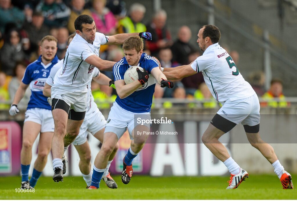 6 June 2015; Mark Timmons, Laois, in action against Padraig O'Neill, left, and Kevin Murnaghan, Kildare. Leinster GAA Football Senior Championship Quarter-Final, Kildare v Laois. O'Connor Park, Tullamore, Co. Offaly. Picture credit: Piaras Ó Mídheach / SPORTSFILE