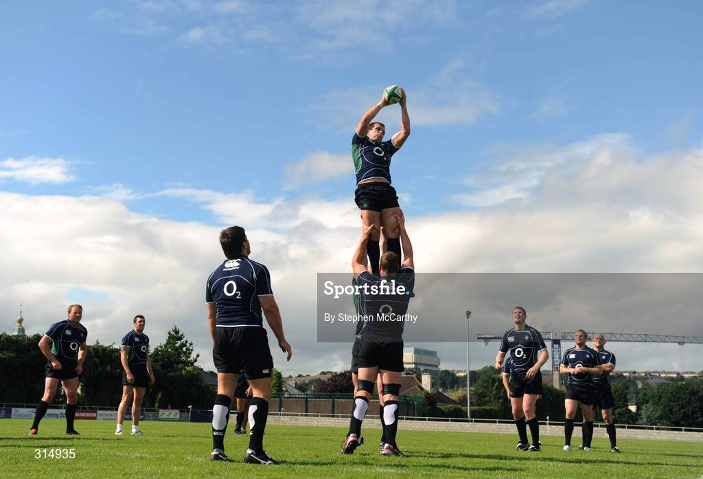 7 August 2008; Ireland's Shane Jennings wins possession in the lineout during squad training. Presentation Brothers College Sports Grounds, Dennehy's Cross, Cork. Picture credit: Stephen McCarthy / SPORTSFILE