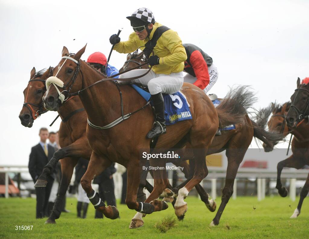 30 July 2008; Santa's Son, with John Cullen up, during the William Hill Galway Plate. Galway Racing Festival - Wednesday, Ballybrit, Galway. Picture credit: Stephen McCarthy / SPORTSFILE