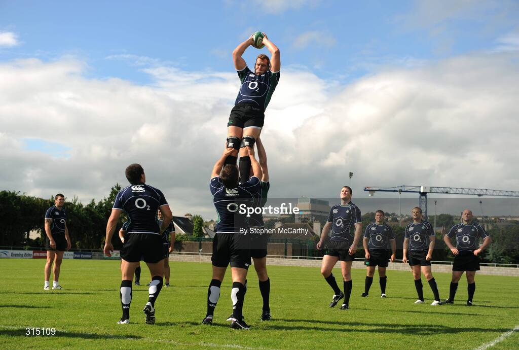 7 August 2008; Ireland's Bob Casey collects the ball as the Ireland players practice their lineouts during squad training. Presentation Brothers College Sports Grounds, Dennehy's Cross, Cork. Picture credit: Stephen McCarthy / SPORTSFILE