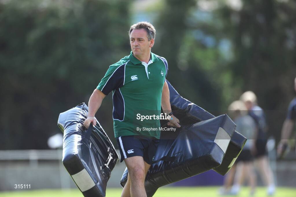 7 August 2008; Ireland's kicking coach Mark Tainton during squad training. Presentation Brothers College Sports Grounds, Dennehy's Cross, Cork. Picture credit: Stephen McCarthy / SPORTSFILE