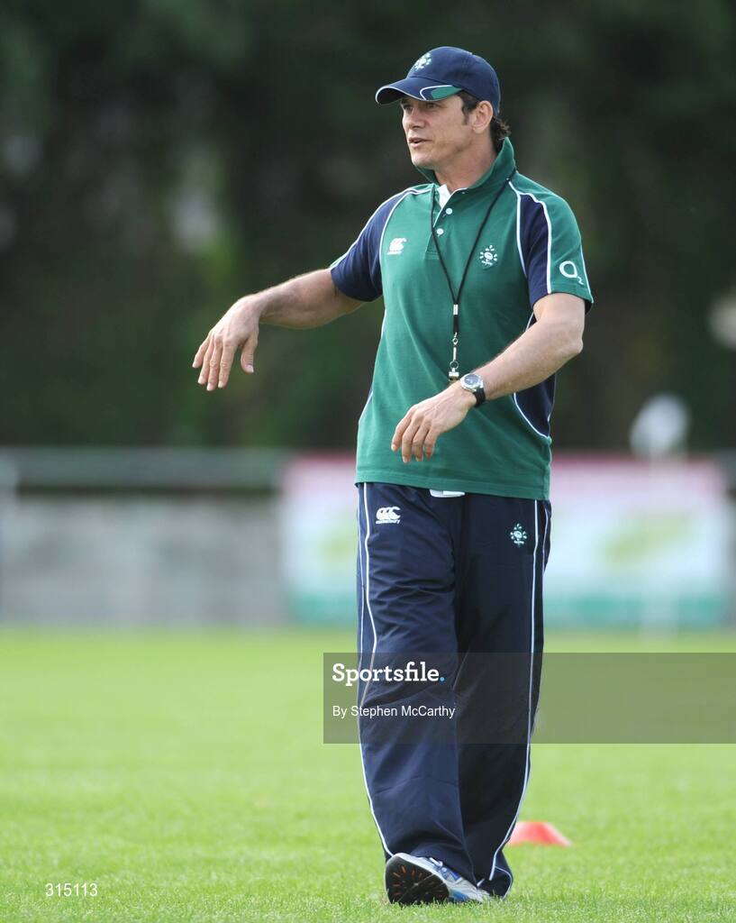 7 August 2008; Ireland's defensive coach Les Kiss during squad training. Presentation Brothers College Sports Grounds, Dennehy's Cross, Cork. Picture credit: Stephen McCarthy / SPORTSFILE