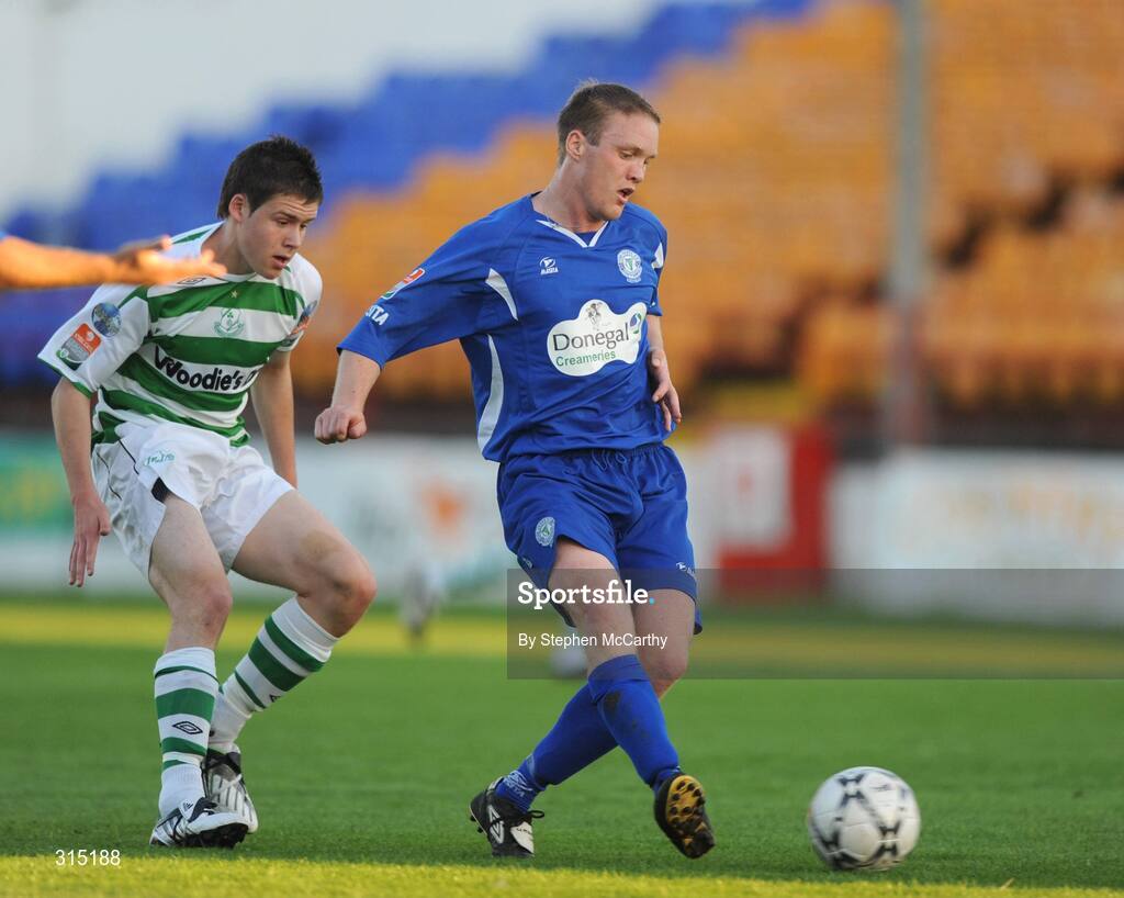 8 August 2008; Sean McGowan, Finn Harps, in action against Eric McGill, Shamrock Rovers. eircom League of Ireland Premier Division, Shamrock Rovers v Finn Harps, Tolka Park, Dublin. Picture credit: Stephen McCarthy / SPORTSFILE