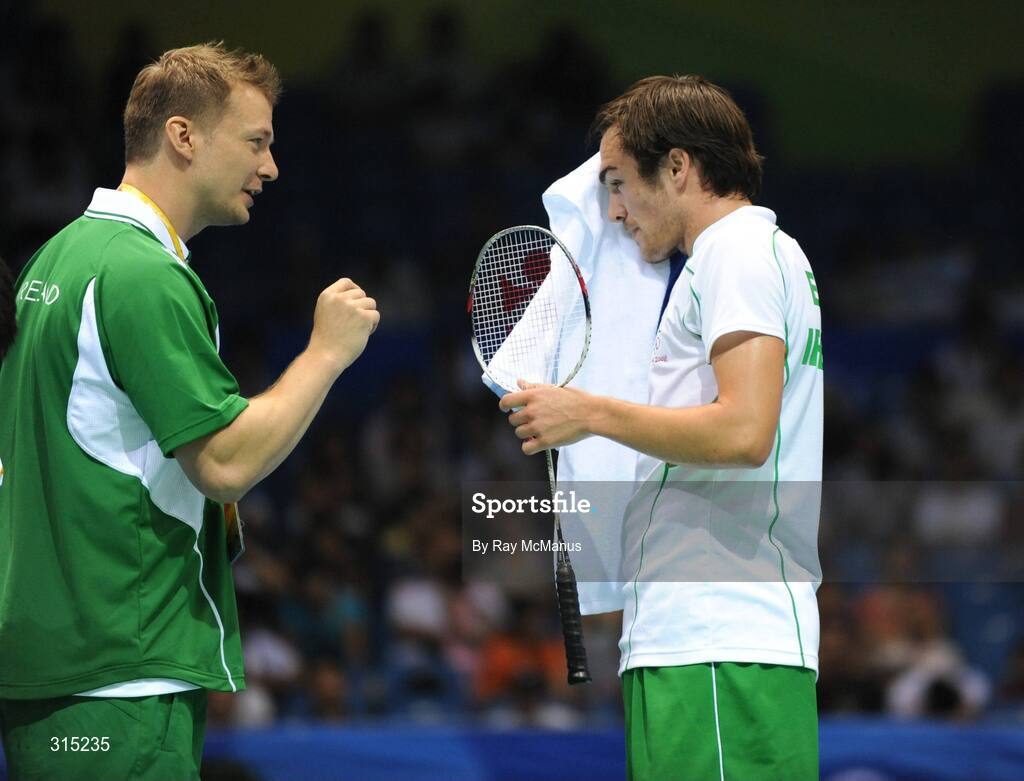 9 August 2008; Scott Evans, Ireland, is encouraged by team coach Jim Laugensonin during his first round game against Marc Zwiebler, Germany. Beijing 2008 - Games of the XXIX Olympiad, Beijing University of Technology Gymnasium, Beijing, China. Picture credit: Ray McManus / SPORTSFILE