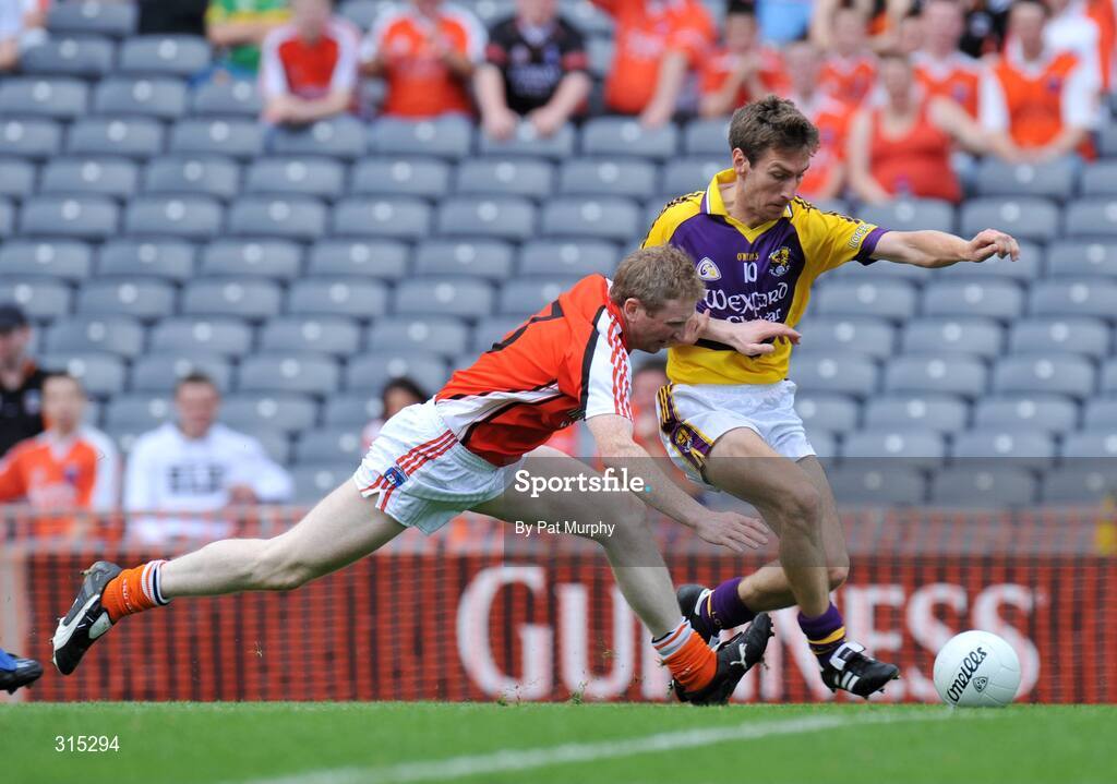 9 August 2008; Redmond Barry, Wexford, in action against Francie Bellew, Armagh. GAA Football All-Ireland Senior Championship Quarter-Final, Armagh v Wexford, Croke Park, Dublin. Picture credit: Pat Murphy / SPORTSFILE