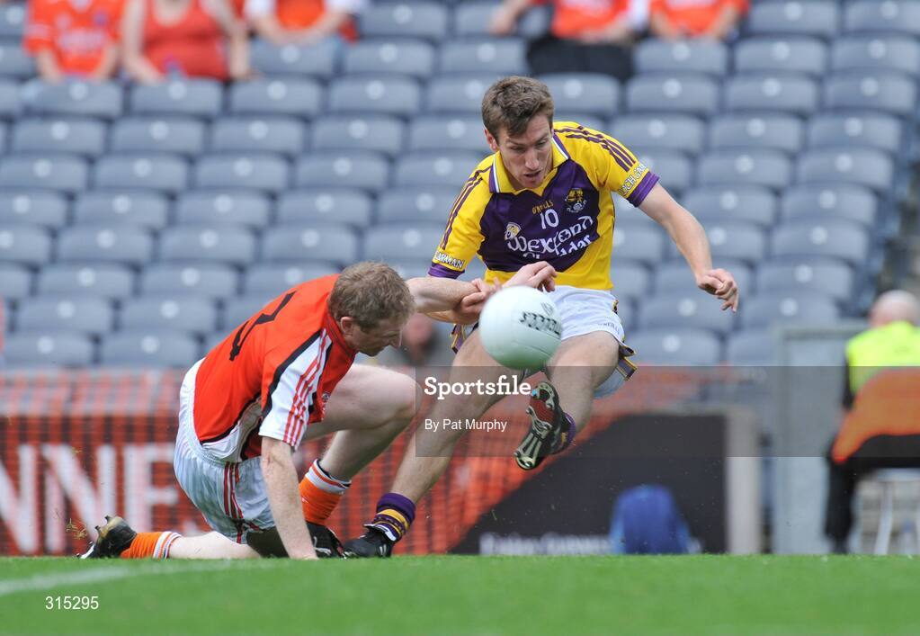 9 August 2008; Redmond Barry, Wexford, in action against Francie Bellew, Armagh. GAA Football All-Ireland Senior Championship Quarter-Final, Armagh v Wexford, Croke Park, Dublin. Picture credit: Pat Murphy / SPORTSFILE