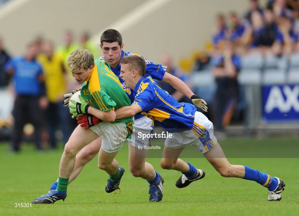 9 August 2008; Mark Battersby, Meath, in action against Eoin Fitzpatrick, right and Kevin O'Riordan, Tipperary. ESB GAA Football All-Ireland Minor Championship Quarter-Final, Meath v Tipperary, O'Moore Park, Portlaoise, Co Laois. Photo by Sportsfile