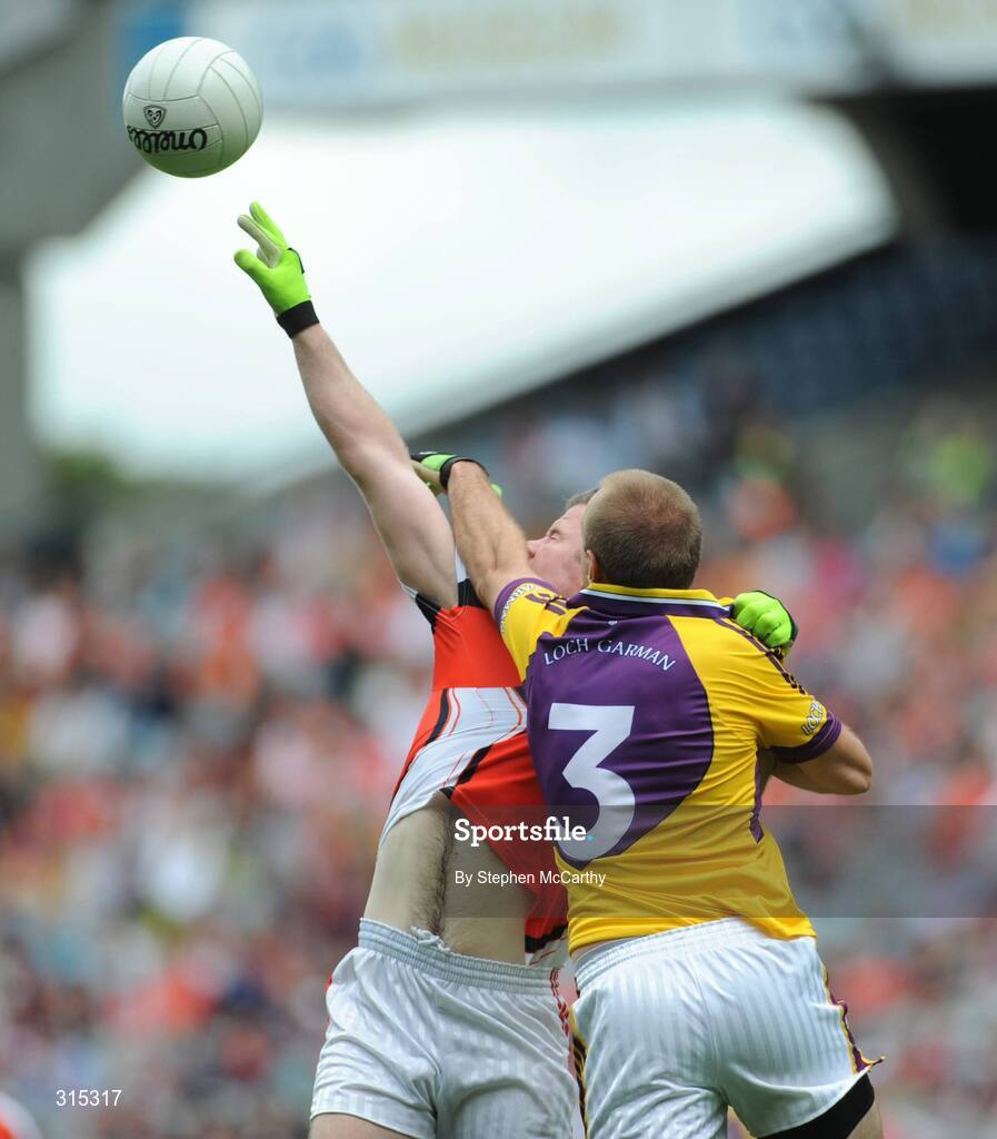 9 August 2008; Ronan Clarke, Armagh, in action against Philip Wallace, Wexford. GAA Football All-Ireland Senior Championship Quarter-Final, Armagh v Wexford, Croke Park, Dublin. Picture credit: Stephen McCarthy / SPORTSFILE