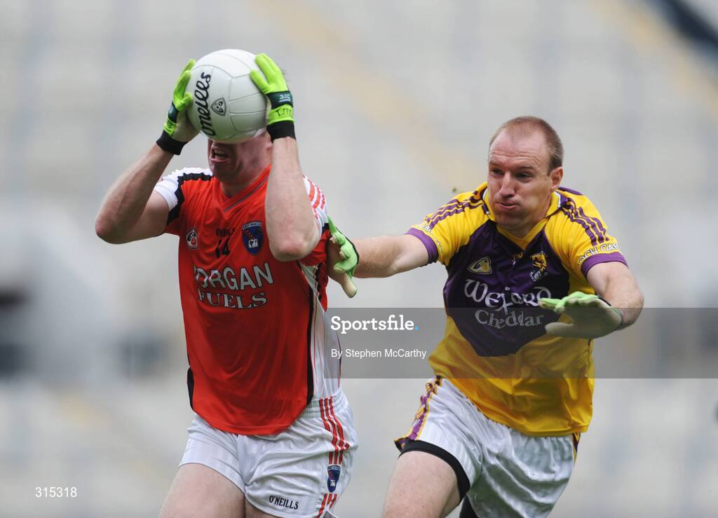 9 August 2008; Ronan Clarke, Armagh, in action against Philip Wallace, Wexford. GAA Football All-Ireland Senior Championship Quarter-Final, Armagh v Wexford, Croke Park, Dublin. Picture credit: Stephen McCarthy / SPORTSFILE