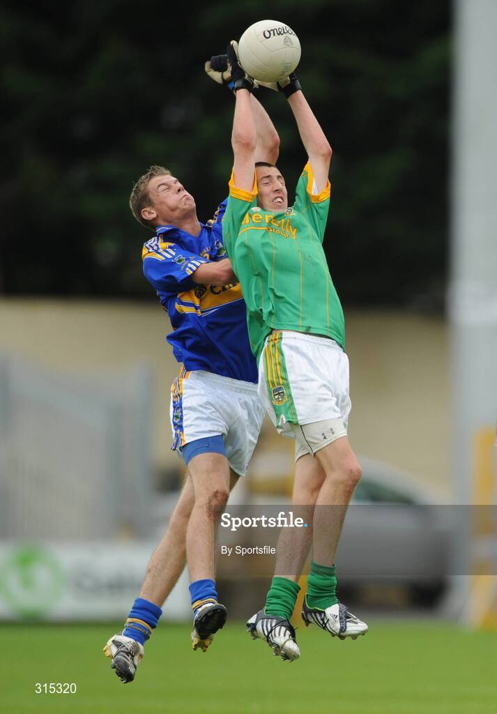 9 August 2008; Damien Carroll, Meath, in action against Alan Moloney, Tipperary. ESB GAA Football All-Ireland Minor Championship Quarter-Final, Meath v Tipperary, O'Moore Park, Portlaoise, Co Laois. Photo by Sportsfile