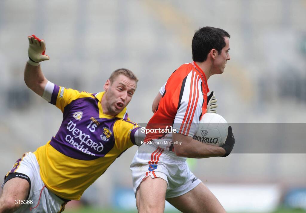 9 August 2008; Aaron Kernan, Armagh, in action against Matty Forde, Wexford. GAA Football All-Ireland Senior Championship Quarter-Final, Armagh v Wexford, Croke Park, Dublin. Picture credit: Stephen McCarthy / SPORTSFILE