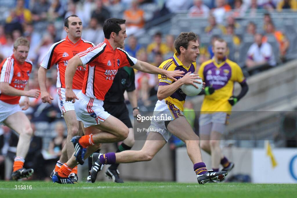 9 August 2008; Redmond Barry, Wexford, in action against Aaron Kernan, Armagh. GAA Football All-Ireland Senior Championship Quarter-Final, Armagh v Wexford, Croke Park, Dublin. Picture credit: Pat Murphy / SPORTSFILE