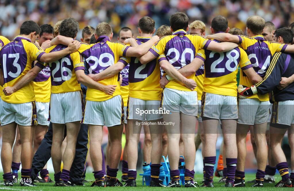 9 August 2008; The Wexford squad form a huddle before the game. GAA Football All-Ireland Senior Championship Quarter-Final, Armagh v Wexford, Croke Park, Dublin. Picture credit: Stephen McCarthy / SPORTSFILE