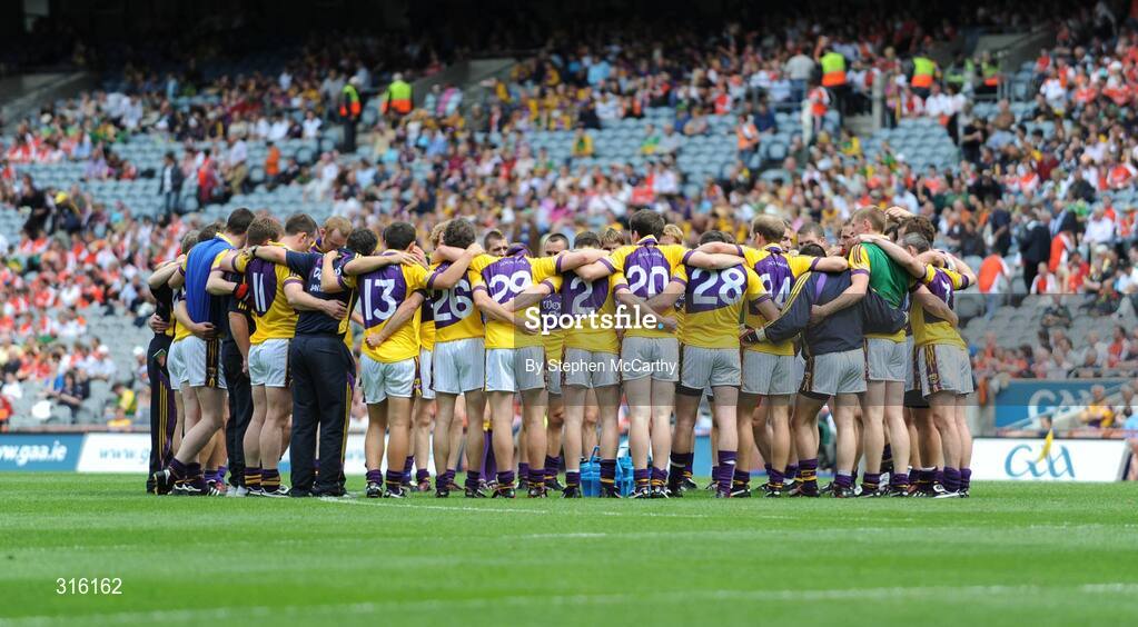 9 August 2008; The Wexford squad form a huddle before the game. GAA Football All-Ireland Senior Championship Quarter-Final, Armagh v Wexford, Croke Park, Dublin. Picture credit: Stephen McCarthy / SPORTSFILE