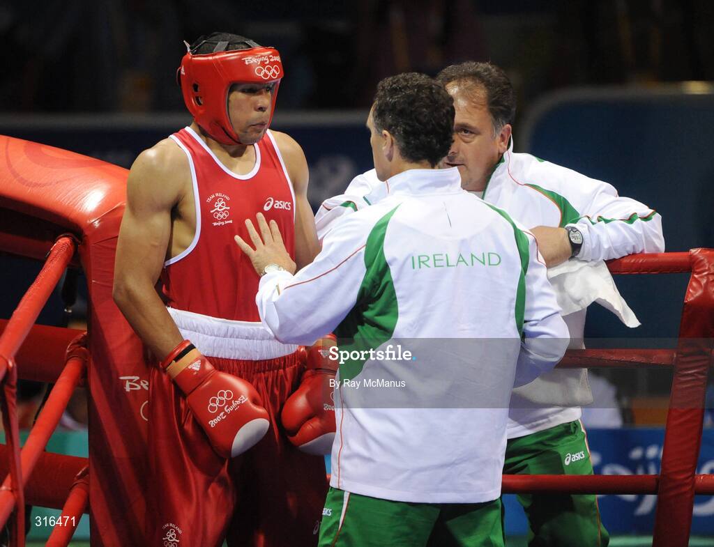16 August 2008; Darren Sutherland, Ireland, listens to advise from head coach Billy Walsh and technical coach Zaur Antia during his bout with Nabil Kassel, from Algeria, during the 'round of 16' Middle weight, 75kg, contest. Beijing 2008 - Games of the XXIX Olympiad, Beijing Workers Gymnasium, Olympic Green, Beijing, China. Picture credit: Ray McManus / SPORTSFILE