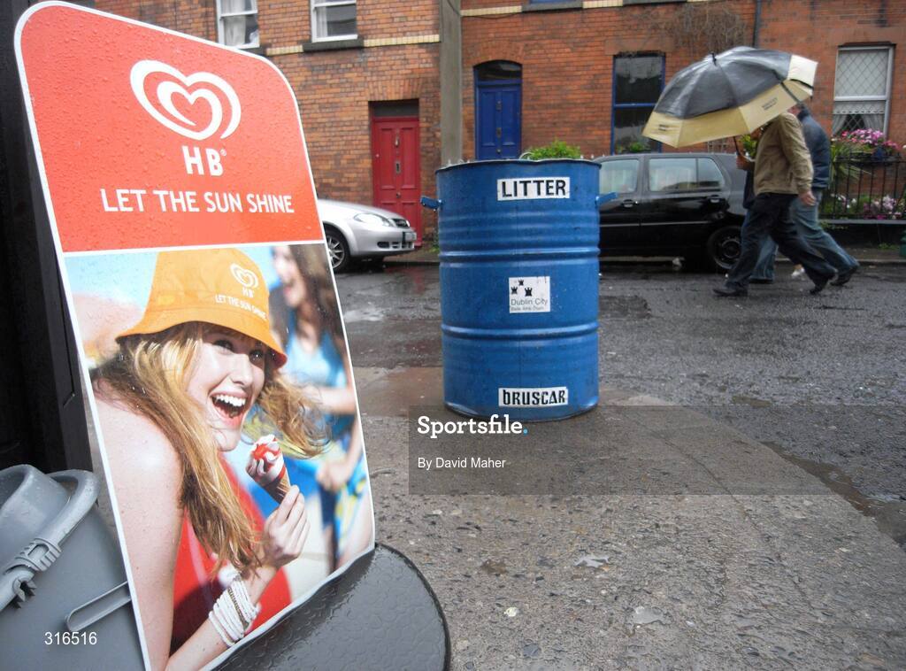 16 August 2008; An ice cream sign outside a shop on Fitzroy Avenue, outside Croke Park, as spectators make their way to the game. GAA Football All-Ireland Senior Championship Quarter-Final, Dublin v Tyrone, Croke Park, Dublin. Picture credit: David Maher / SPORTSFILE
