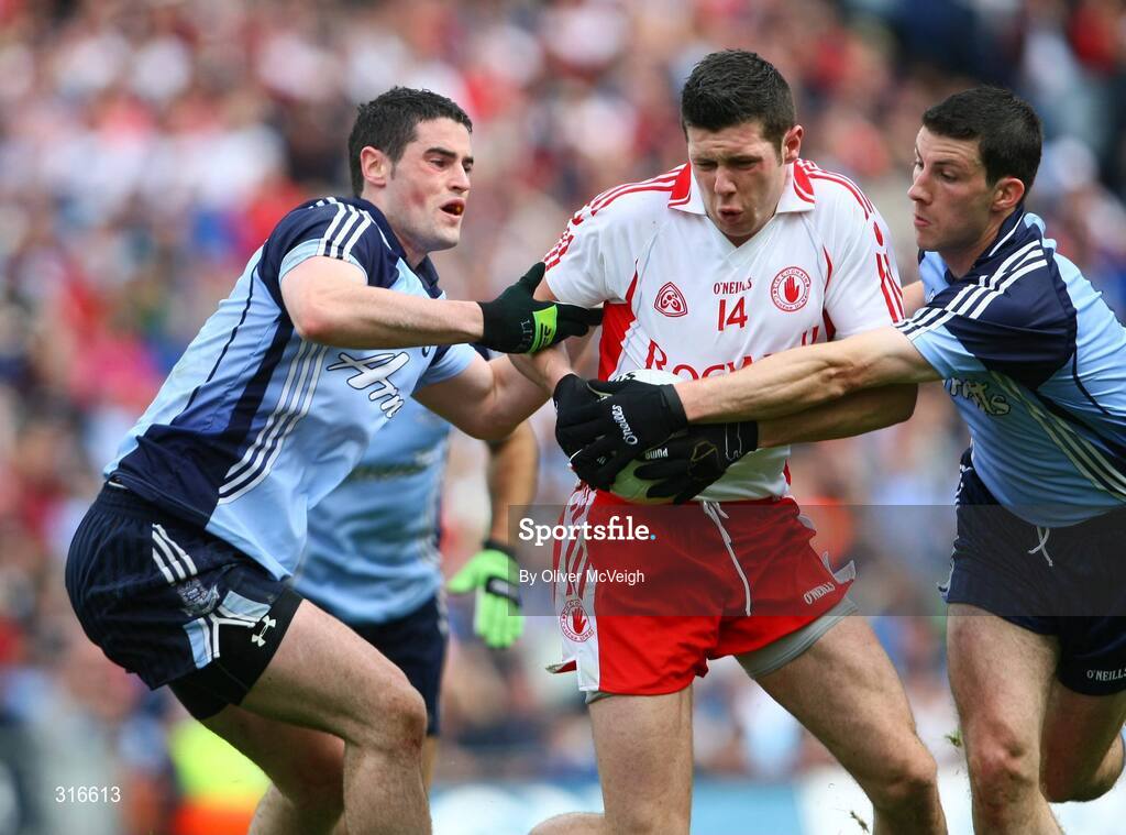 16 August 2008; Sean Cavanagh, Tyrone, in action against Ross McConnell and Colin Moran, Dublin. GAA Football All-Ireland Senior Championship Quarter-Final, Dublin v Tyrone, Croke Park, Dublin. Picture credit: Oliver McVeigh / SPORTSFILE
