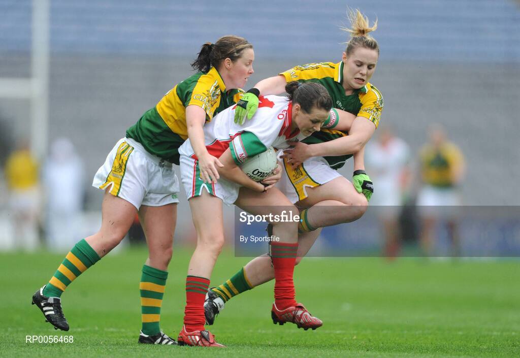 16 August 2008; Nicola Hurst, Mayo, in action against Patrice Dennehy, left, and Debra Murphy, Kerry. TG4 All-Ireland Ladies Senior Football Championship Quarter-Final, Mayo v Kerry, Croke Park, Dublin. Photo by Sportsfile