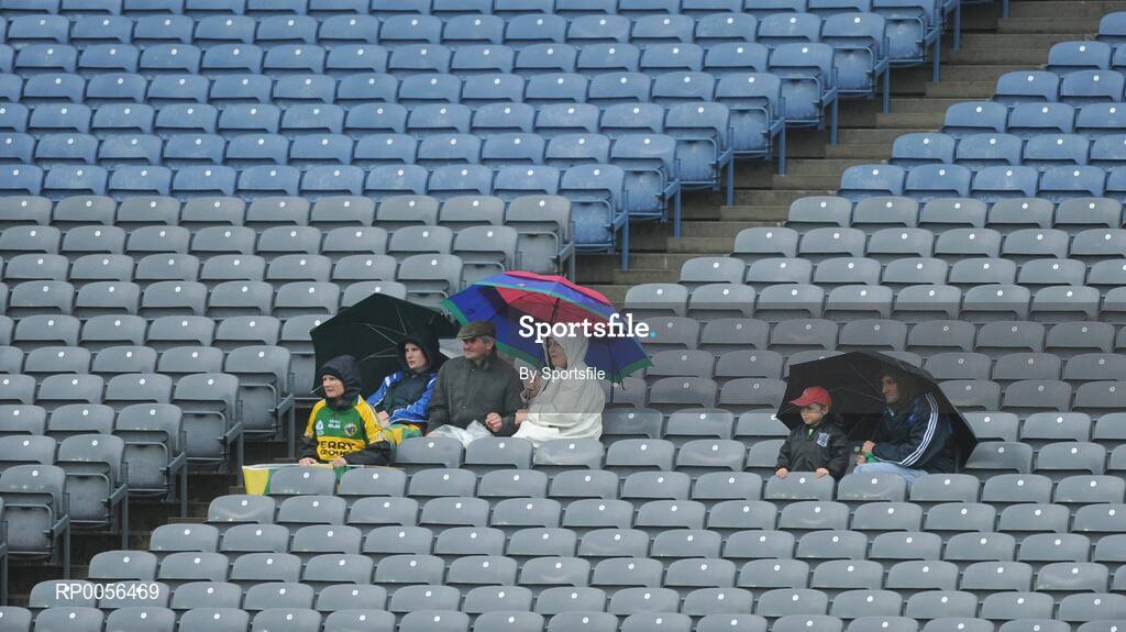 16 August 2008; Spectators take shelter at the game. TG4 All-Ireland Ladies Senior Football Championship Quarter-Final, Mayo v Kerry, Croke Park, Dublin. Photo by Sportsfile