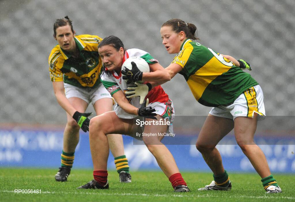 16 August 2008; Marcella Heffernan, Mayo, in action against Grainne Ni Fhlatharta, left, and Emer O'Mahony, Kerry. TG4 All-Ireland Ladies Senior Football Championship Quarter-Final, Mayo v Kerry, Croke Park, Dublin. Picture credit: Stephen McCarthy / SPORTSFILE