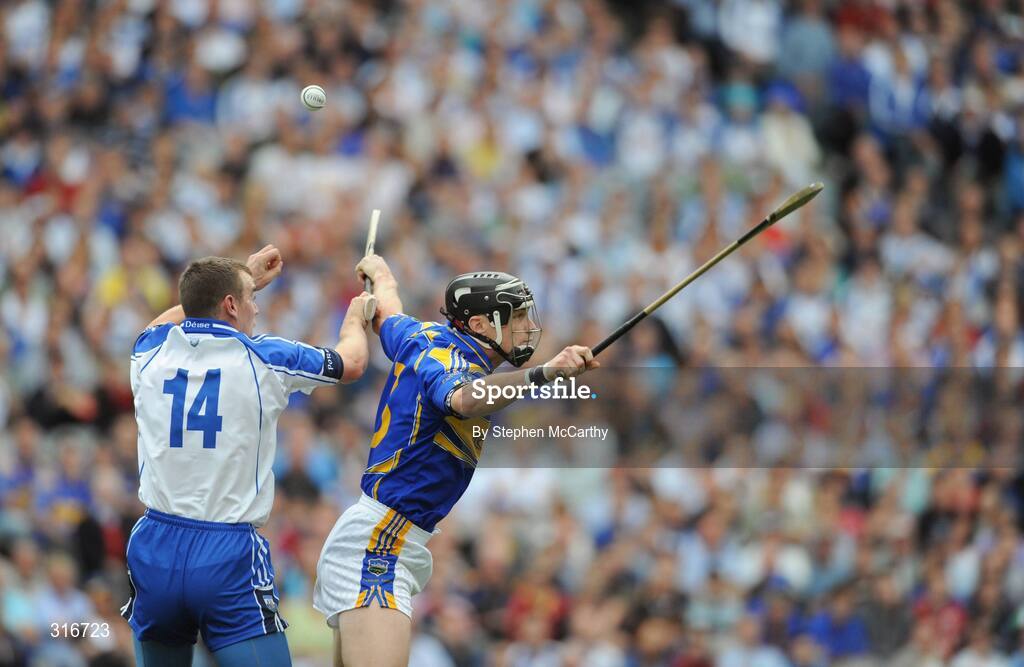 17 August 2008; Eoin Kelly, Waterford, in action against Paul Curran, Tipperary. GAA Hurling All-Ireland Senior Championship Semi-Final, Tipperary v Waterford, Croke Park, Dublin. Picture credit: Stephen McCarthy / SPORTSFILE