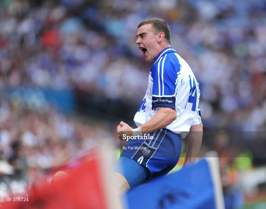 17 August 2008; Waterford's Eoin Kelly encourages his side's supporters during the game. GAA Hurling All-Ireland Senior Championship Semi-Final, Tipperary v Waterford, Croke Park, Dublin. Picture credit: Pat Murphy / SPORTSFILE