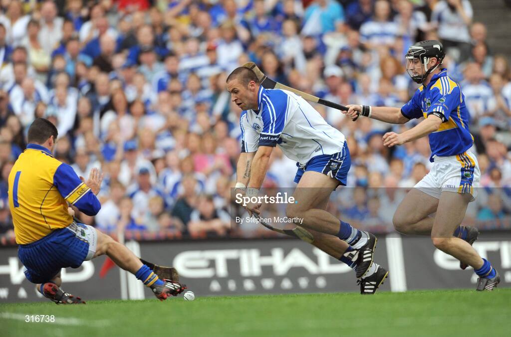 17 August 2008; Dan Shanahan, Waterford, in action against Brendan Cummins, left, and Paul Curran, Tipperary. GAA Hurling All-Ireland Senior Championship Semi-Final, Tipperary v Waterford, Croke Park, Dublin. Picture credit: Stephen McCarthy / SPORTSFILE
