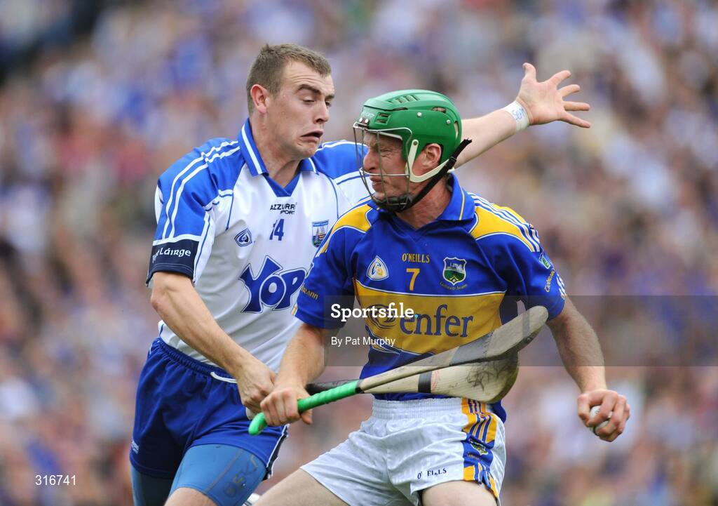 17 August 2008; Shane Maher, Tipperary, in action against Eoin Kelly, Waterford. GAA Hurling All-Ireland Senior Championship Semi-Final, Tipperary v Waterford, Croke Park, Dublin. Picture credit: Pat Murphy / SPORTSFILE