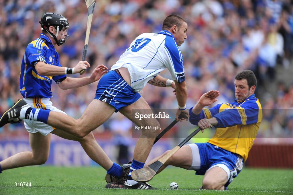 17 August 2008; Dan Shanahan, Waterford, in action against Paul Curran and Brendan Cummins, right, Tipperary. GAA Hurling All-Ireland Senior Championship Semi-Final, Tipperary v Waterford, Croke Park, Dublin. Picture credit: Pat Murphy / SPORTSFILE