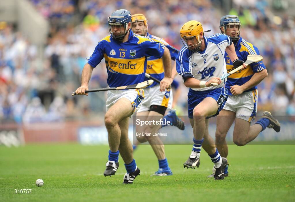 17 August 2008; Eoin Kelly, Tipperary, in action against Eoin Murphy, Waterford. GAA Hurling All-Ireland Senior Championship Semi-Final, Tipperary v Waterford, Croke Park, Dublin. Picture credit: Brian Lawless / SPORTSFILE