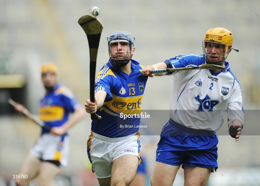17 August 2008; Eoin Kelly, Tipperary, in action against Eoin Murphy, Waterford. GAA Hurling All-Ireland Senior Championship Semi-Final, Tipperary v Waterford, Croke Park, Dublin. Picture credit: Brian Lawless / SPORTSFILE