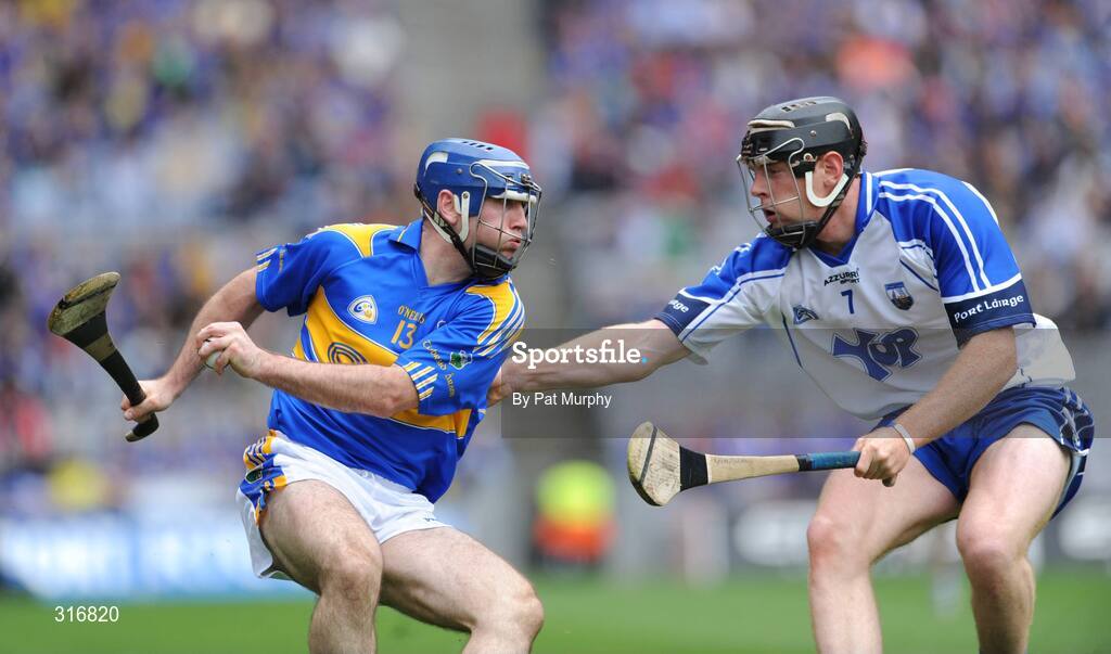 17 August 2008; Eoin Kelly, Tipperary, in action against Kevin Moran, Waterford. GAA Hurling All-Ireland Senior Championship Semi-Final, Tipperary v Waterford, Croke Park, Dublin. Picture credit: Pat Murphy / SPORTSFILE