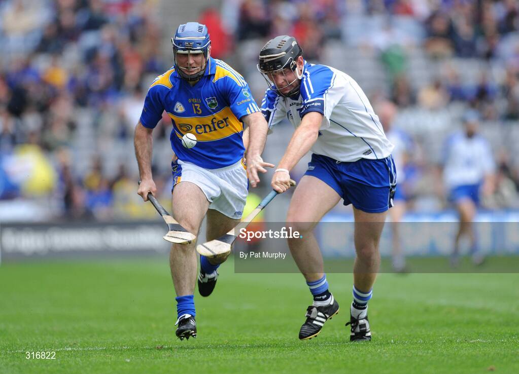17 August 2008; Eoin Kelly, Tipperary, in action against Kevin Moran, Waterford. GAA Hurling All-Ireland Senior Championship Semi-Final, Tipperary v Waterford, Croke Park, Dublin. Picture credit: Pat Murphy / SPORTSFILE