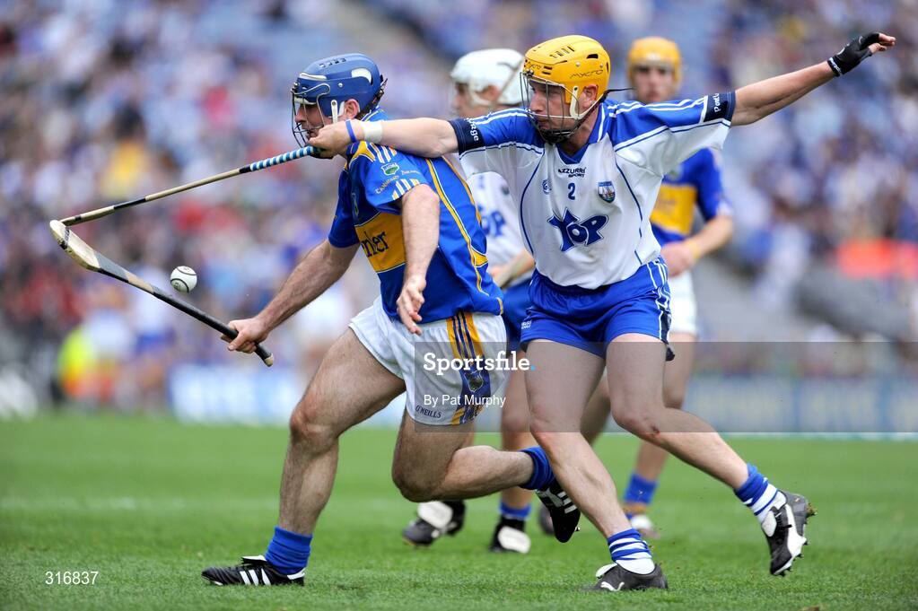 17 August 2008; Eoin Kelly, Tipperary, in action against Eoin Murphy, Waterford. GAA Hurling All-Ireland Senior Championship Semi-Final, Tipperary v Waterford, Croke Park, Dublin. Picture credit: Pat Murphy / SPORTSFILE