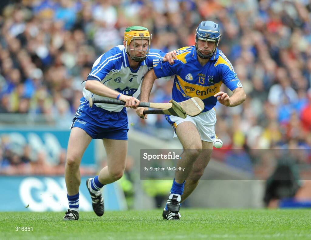 17 August 2008; Eoin Kelly, Tipperary, in action against Aidan Kearney, Waterford. GAA Hurling All-Ireland Senior Championship Semi-Final, Tipperary v Waterford, Croke Park, Dublin. Picture credit: Stephen McCarthy / SPORTSFILE