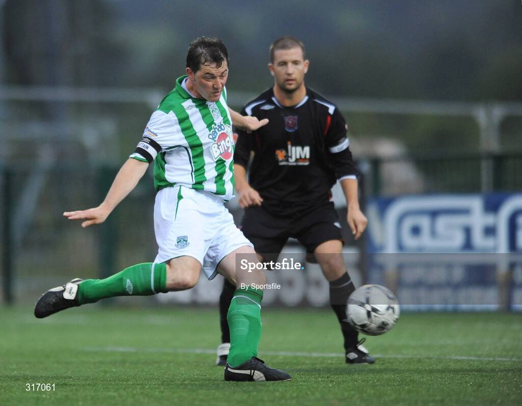 18 August 2008; Colm Tresson, Bray Wanderers, shoots to score his side's first goal as John Flanagan, Dundalk, looks on. FAI Ford Cup Fourth Round Replay, Dundalk v Bray Wanderers, Oriel Park, Dundalk, Co. Louth. Photo by Sportsfile